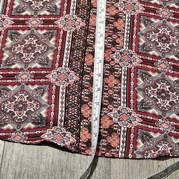 pink rose XL Women’s Patterned Blouse v neck tank top polyester - Picture 8 of 8